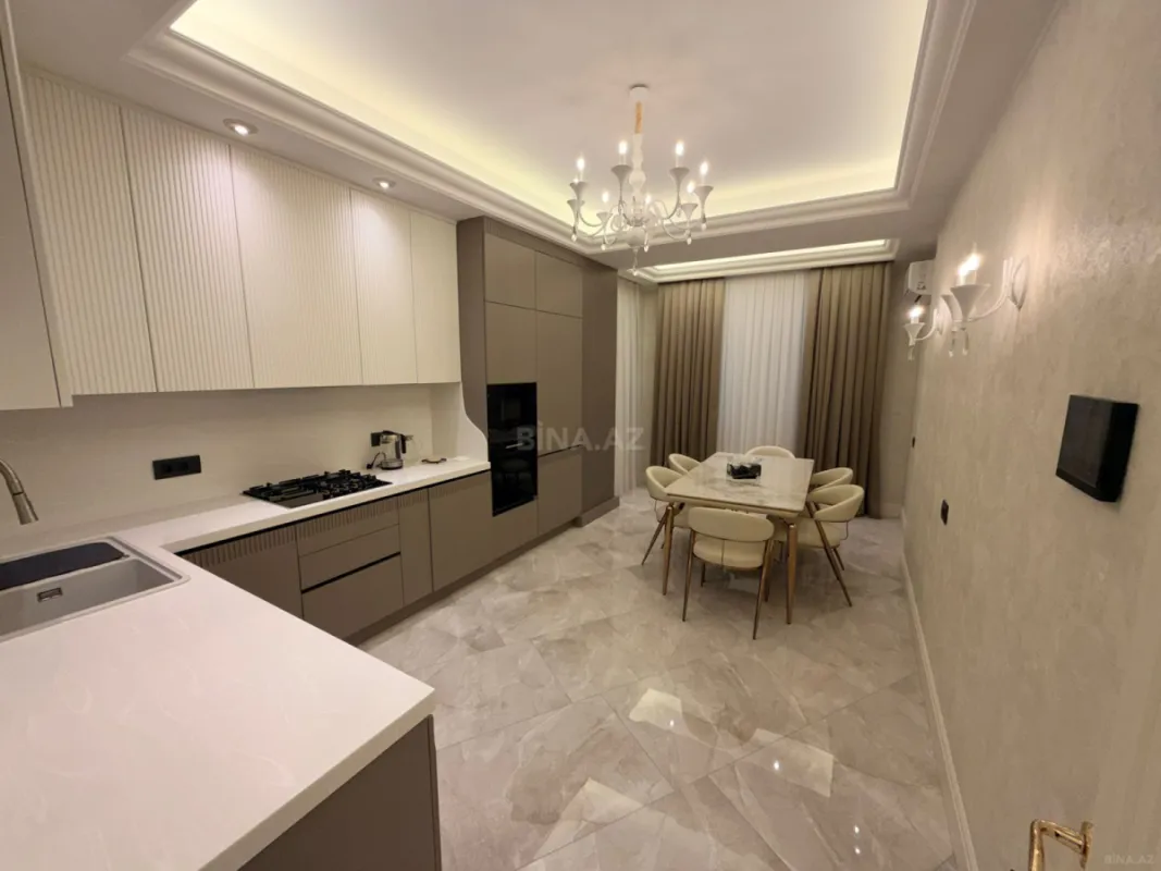 Satılır 3 otaqlı mənzil 135 m²