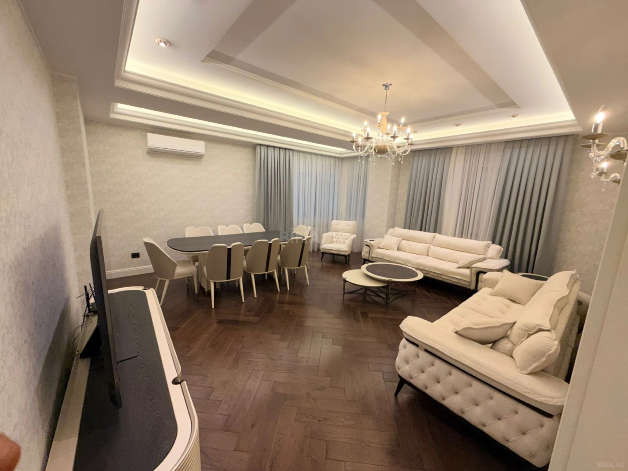 Satılır 3 otaqlı mənzil 135 m²