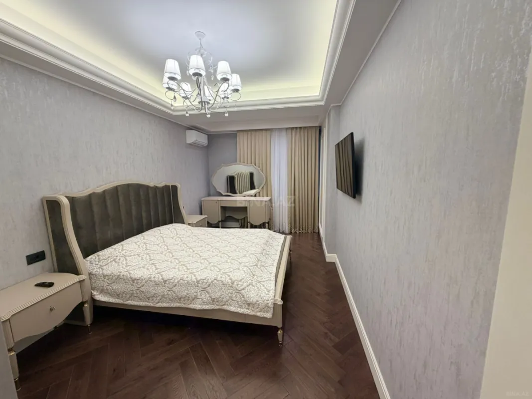 Satılır 3 otaqlı mənzil 135 m²