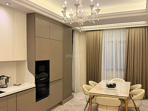 Satılır 3 otaqlı mənzil 135 m²