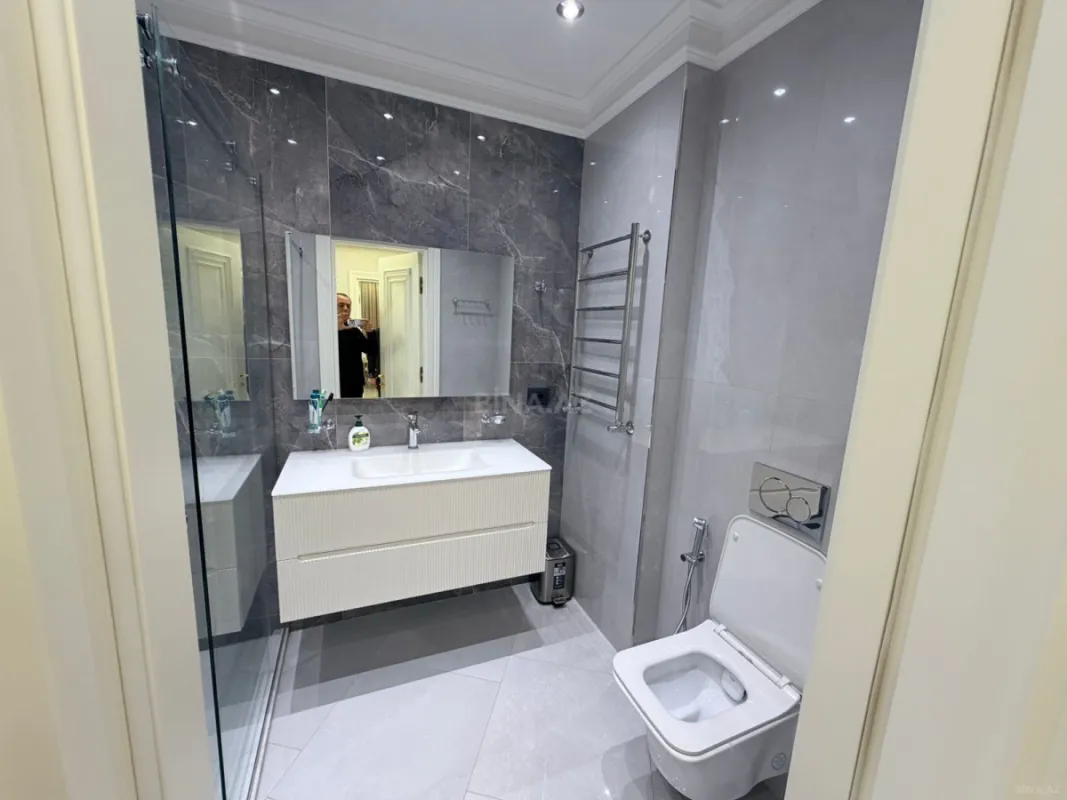 Satılır 3 otaqlı mənzil 135 m²