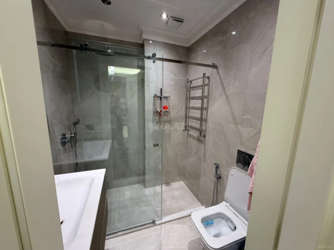 Satılır 3 otaqlı mənzil 135 m²