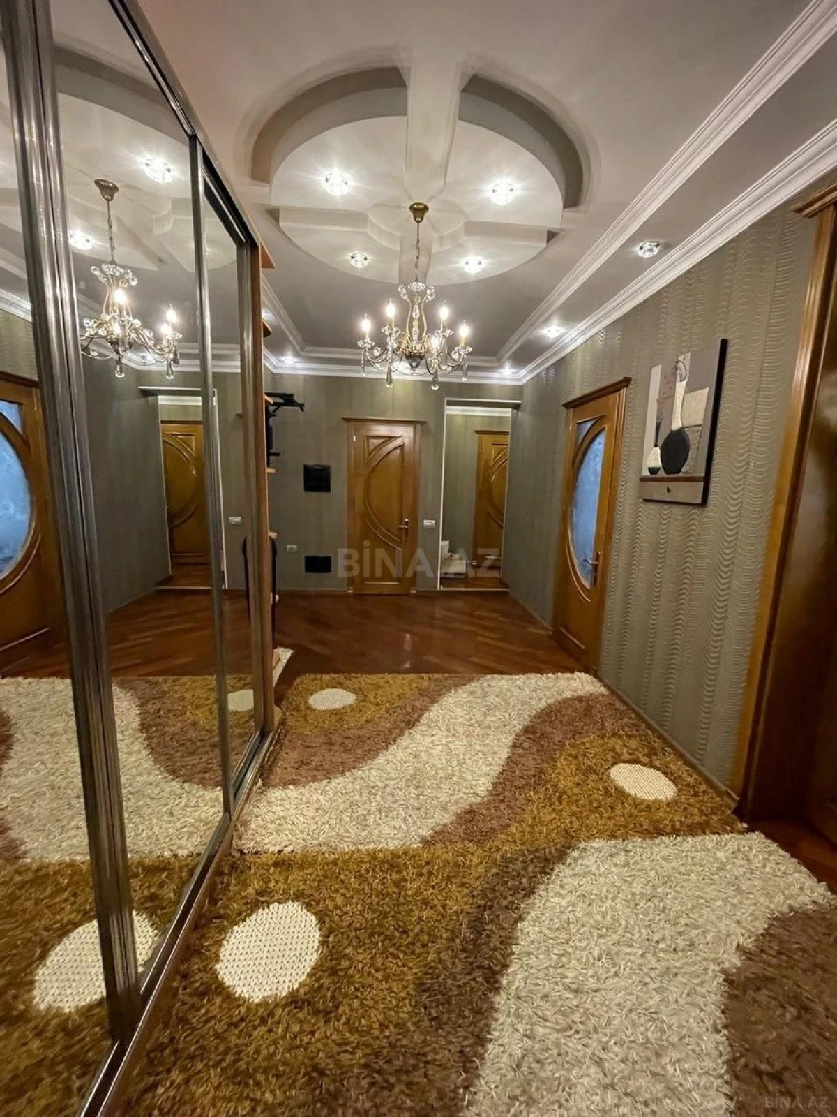 Satılır 3 otaqlı mənzil 167 m²