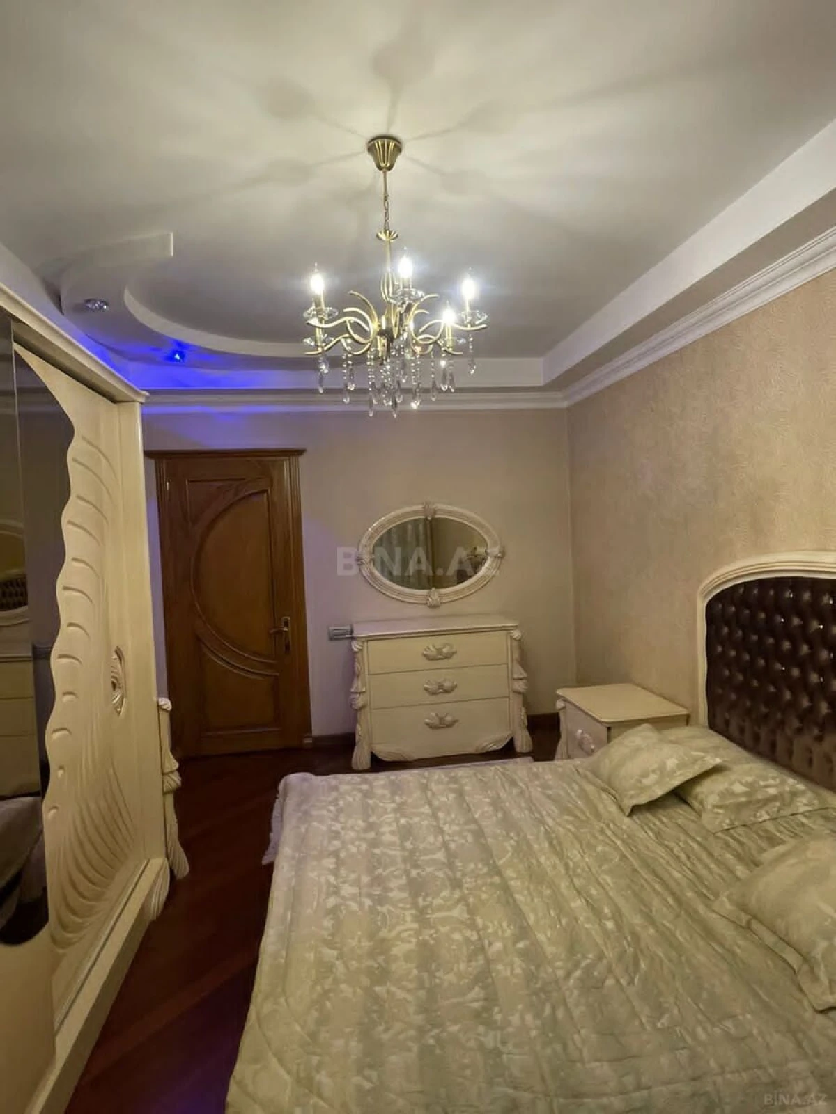 Satılır 3 otaqlı mənzil 167 m²