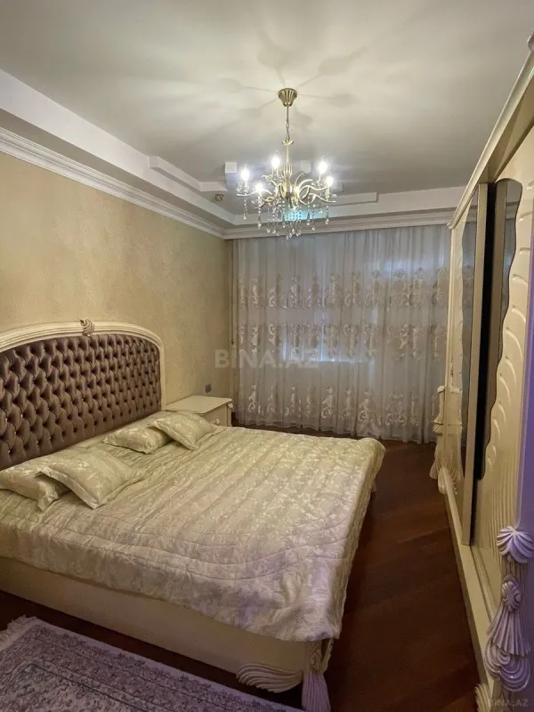Satılır 3 otaqlı mənzil 167 m²