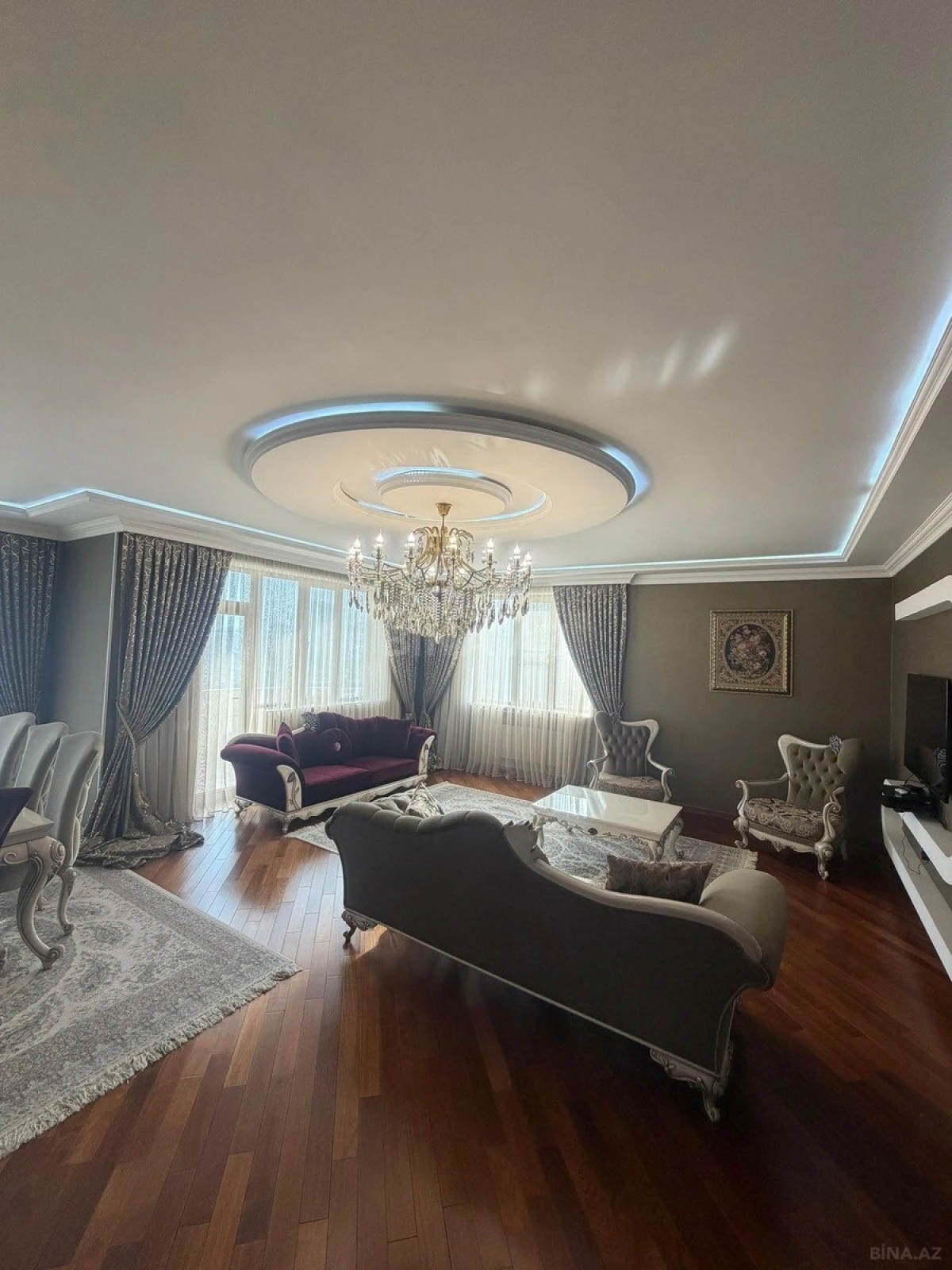 Satılır 3 otaqlı mənzil 167 m²