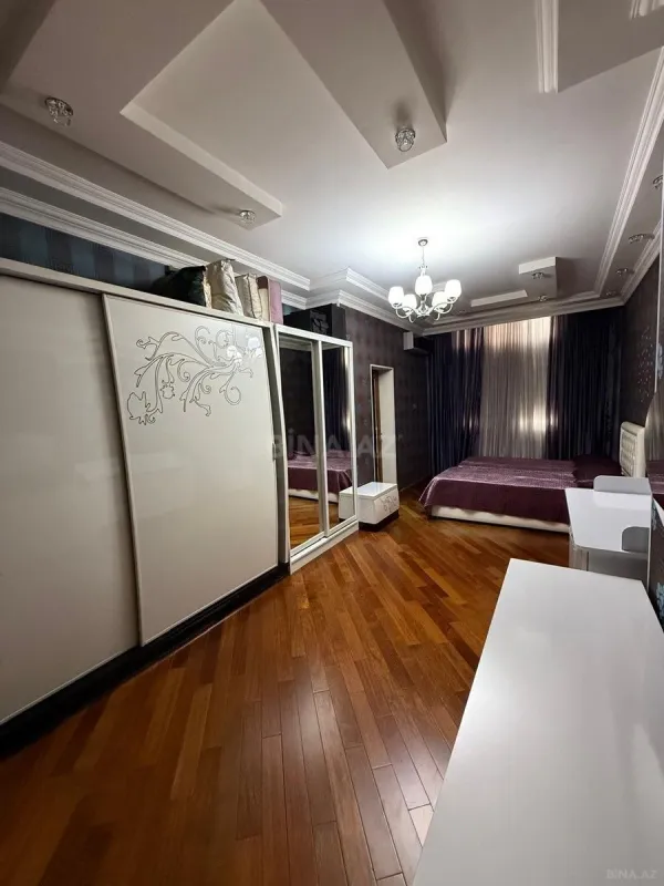 Satılır 3 otaqlı mənzil 167 m²