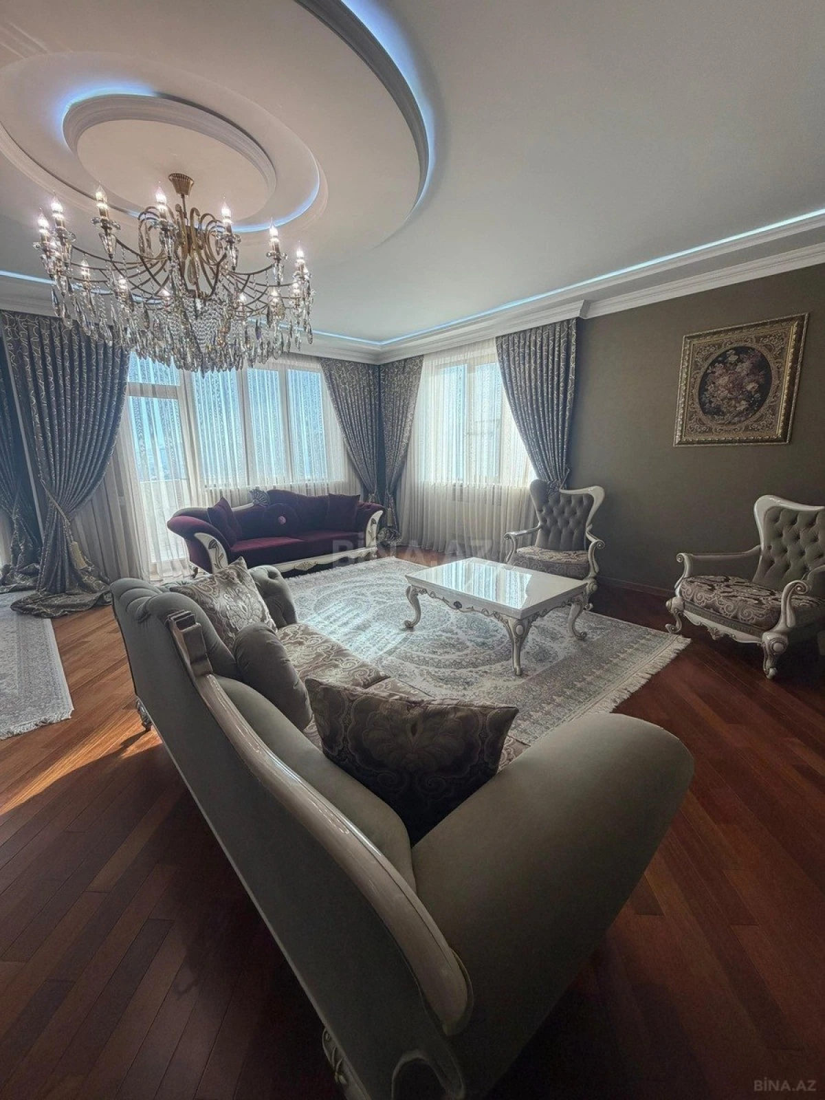 Satılır 3 otaqlı mənzil 167 m²