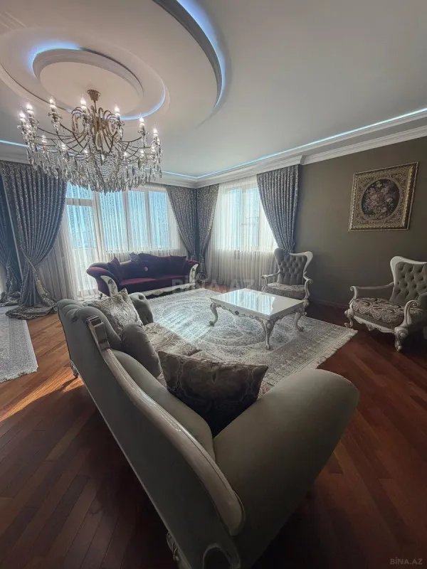 Satılır 3 otaqlı mənzil 167 m²