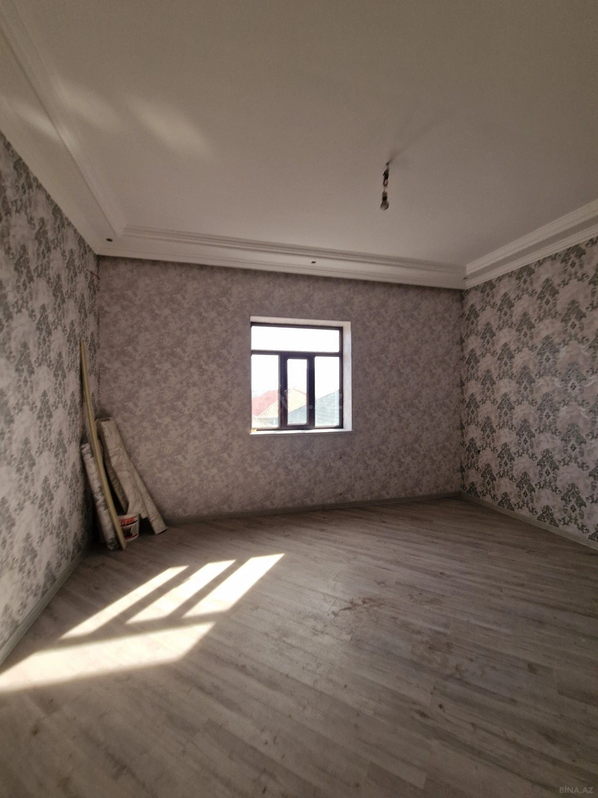 Satılır 8 otaqlı həyət evi 245 m²