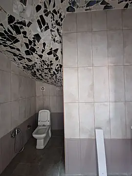 Satılır 8 otaqlı həyət evi 245 m²