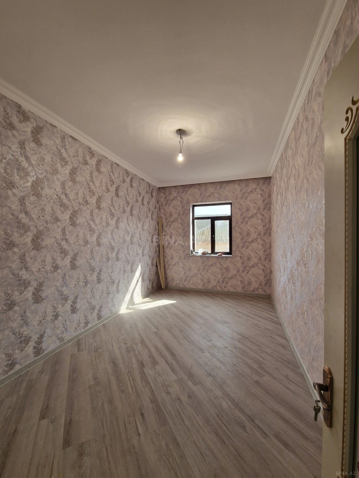 Satılır 8 otaqlı həyət evi 245 m²