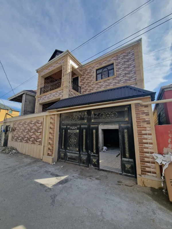 Satılır 8 otaqlı həyət evi 245 m²