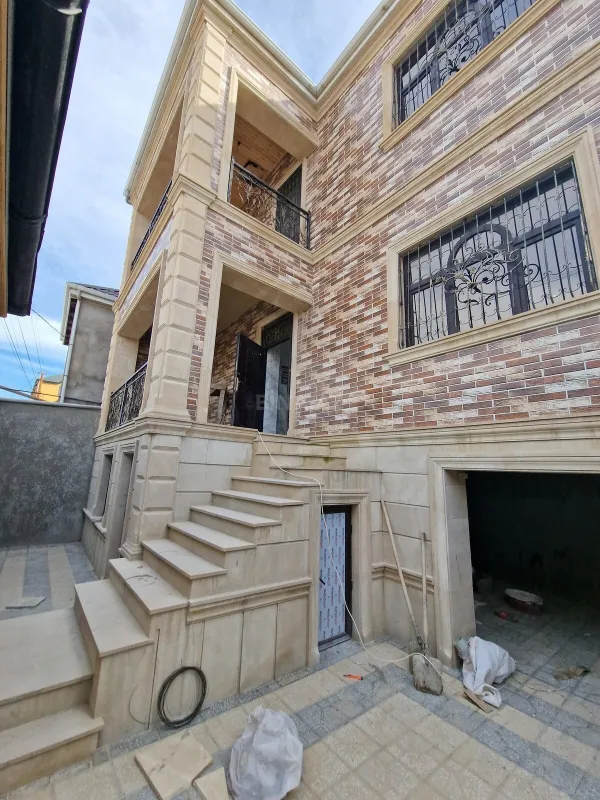 Satılır 8 otaqlı həyət evi 245 m²