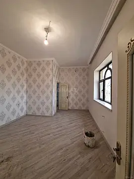 Satılır 8 otaqlı həyət evi 245 m²