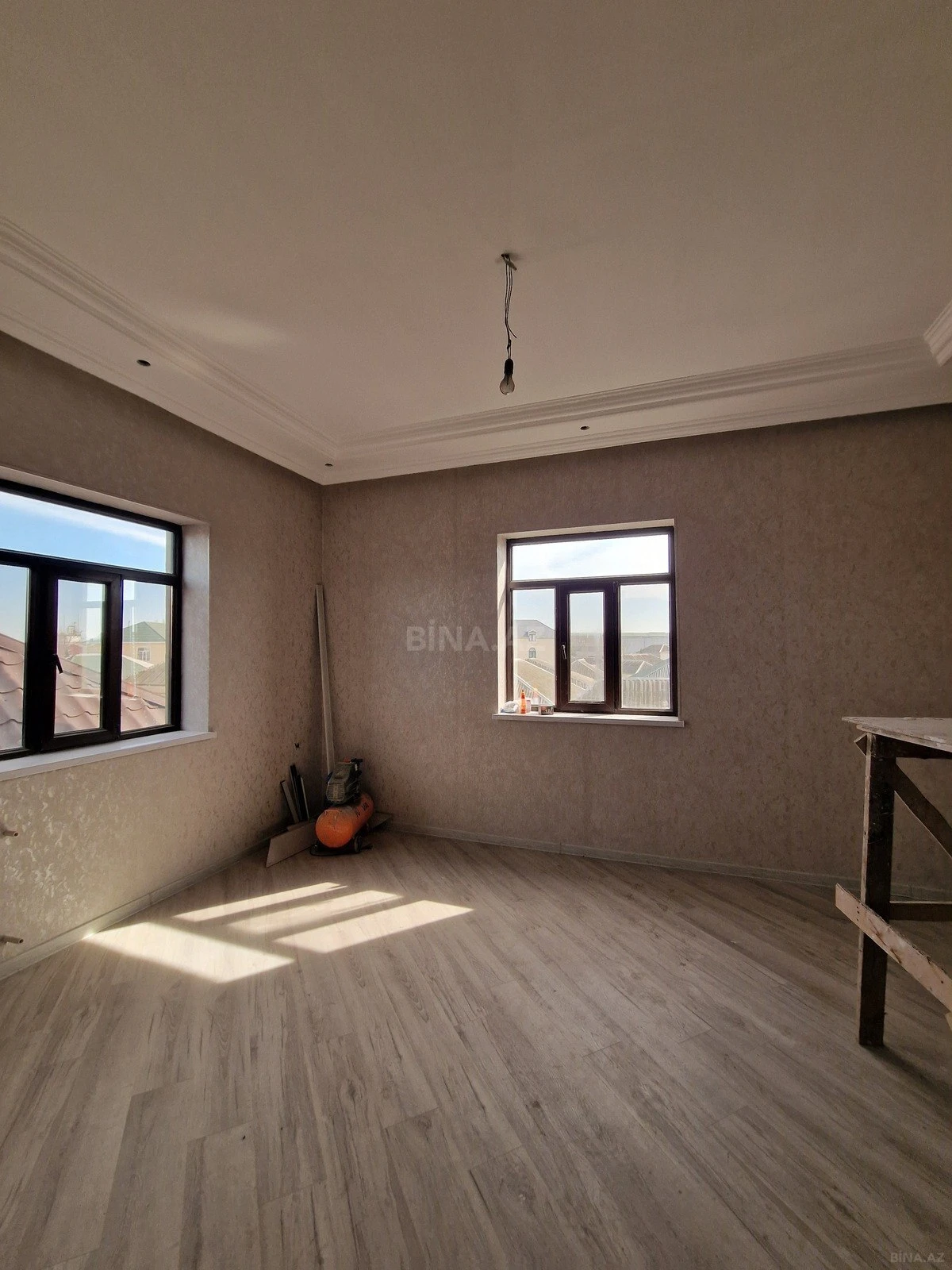 Satılır 8 otaqlı həyət evi 245 m²