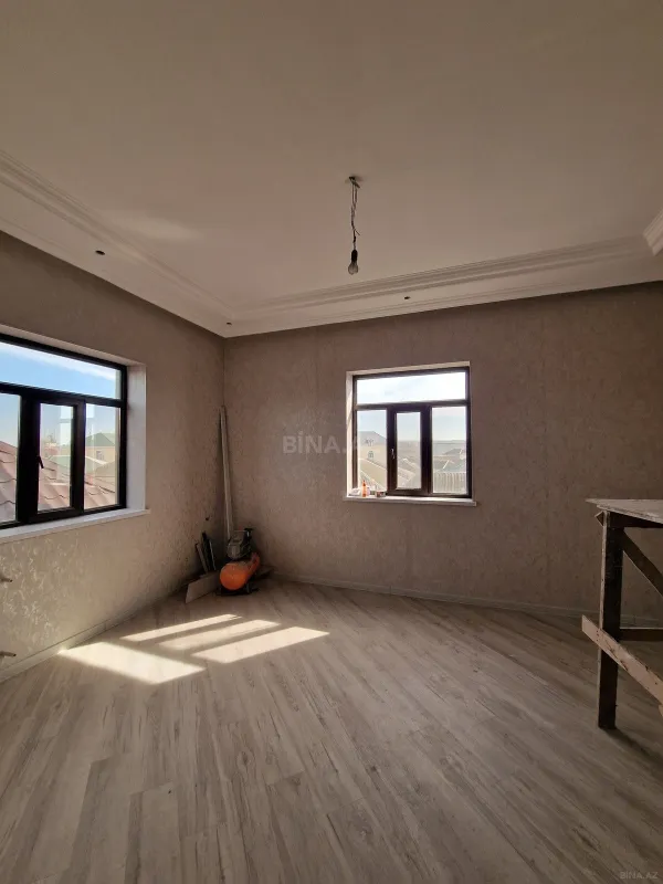 Satılır 8 otaqlı həyət evi 245 m²