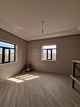 Satılır 8 otaqlı həyət evi 245 m²
