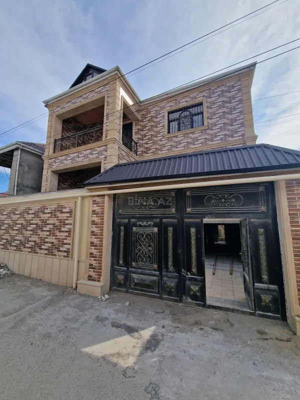 Satılır 8 otaqlı həyət evi 245 m²