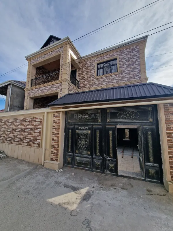 Satılır 8 otaqlı həyət evi 245 m²
