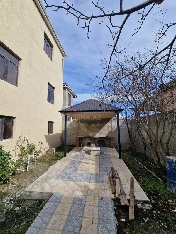 Satılır 8 otaqlı həyət evi 245 m²