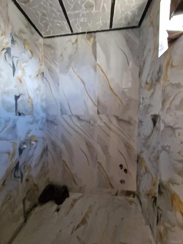 Satılır 8 otaqlı həyət evi 245 m²