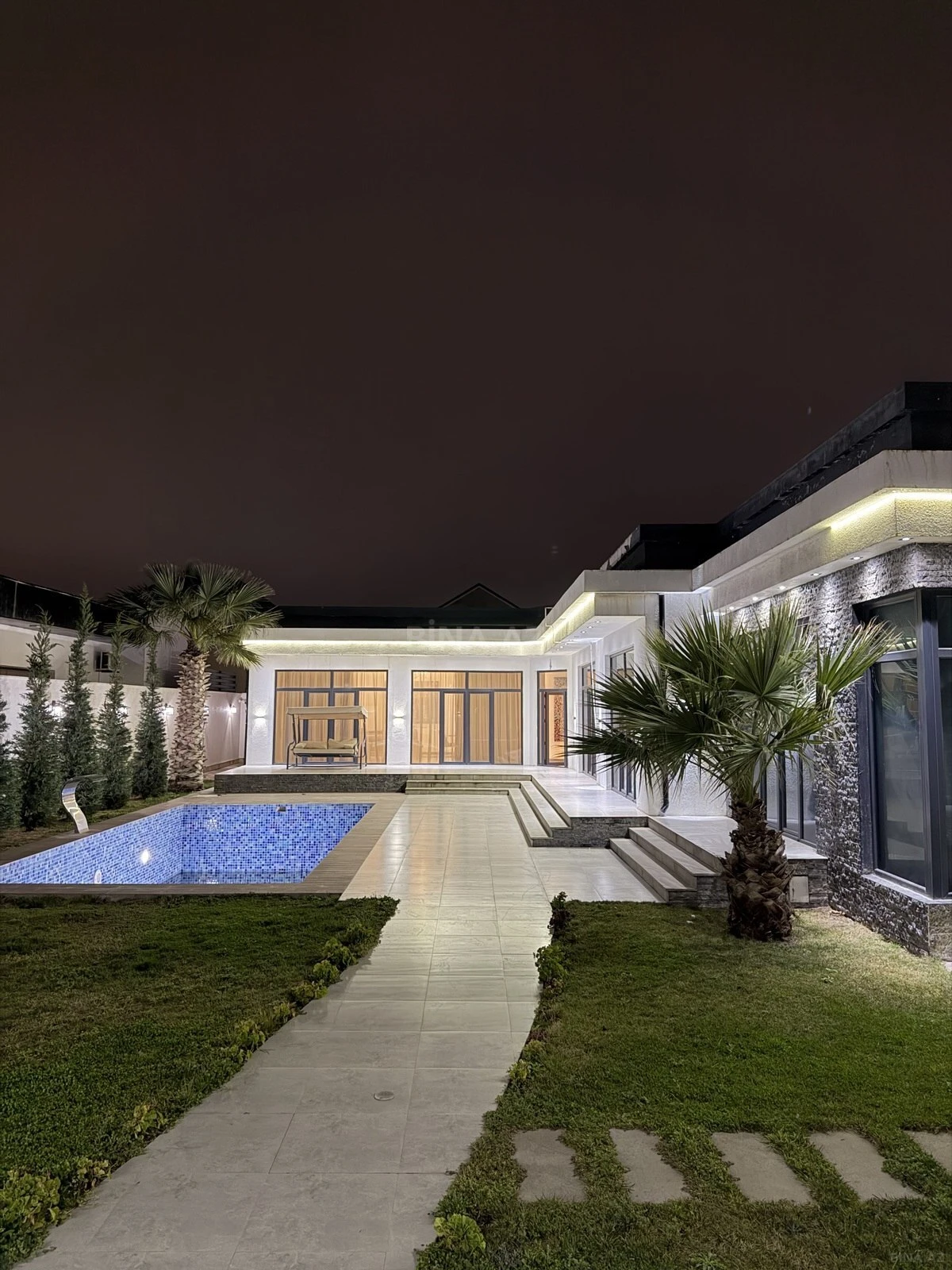 Kirayə verilir 5 otaqlı həyət evi 360 m²