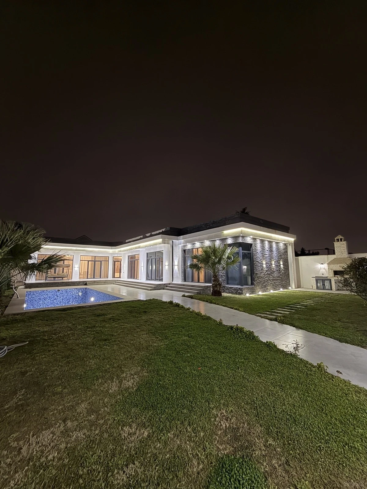 Kirayə verilir 5 otaqlı həyət evi 360 m²