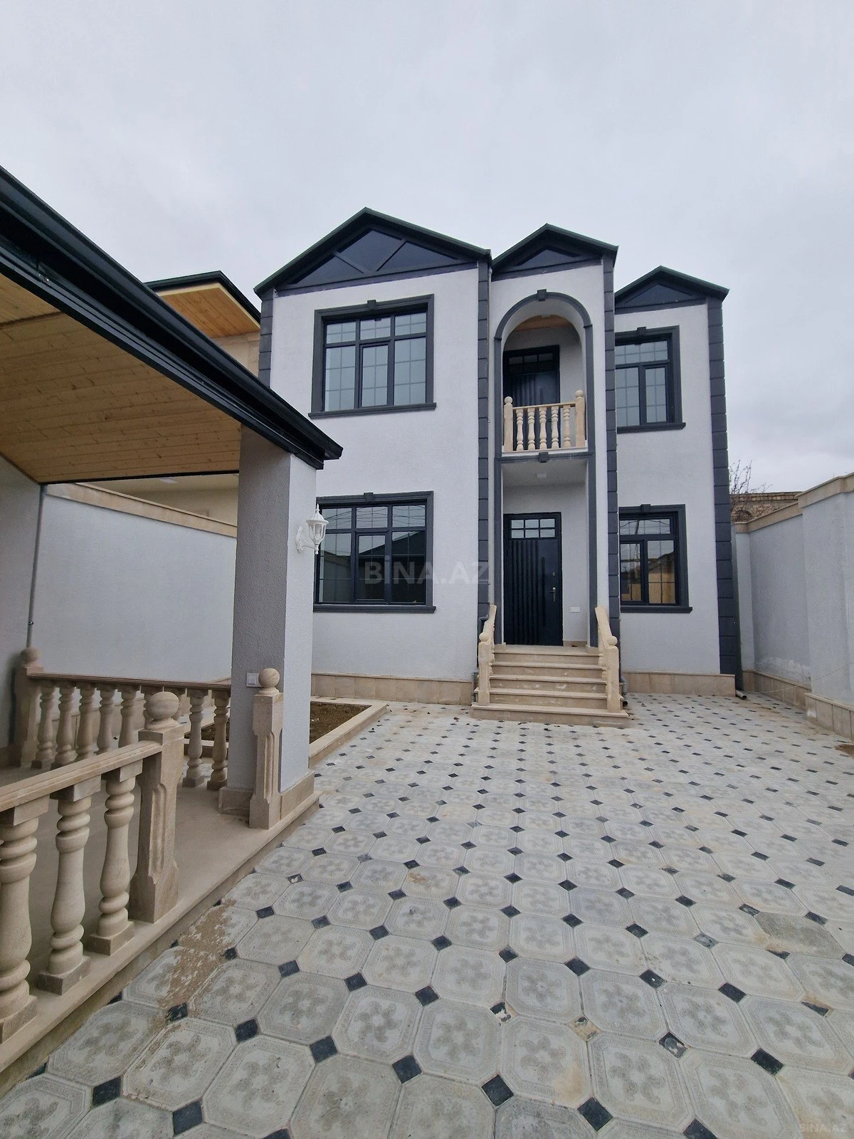 Satılır 5 otaqlı həyət evi 213 m²