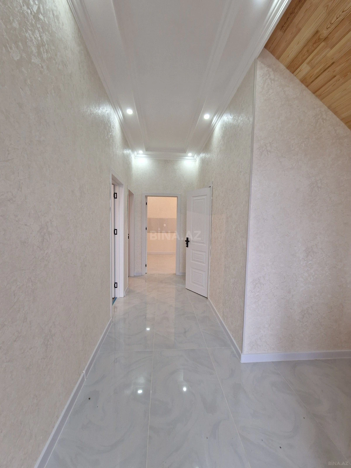 Satılır 5 otaqlı həyət evi 213 m²
