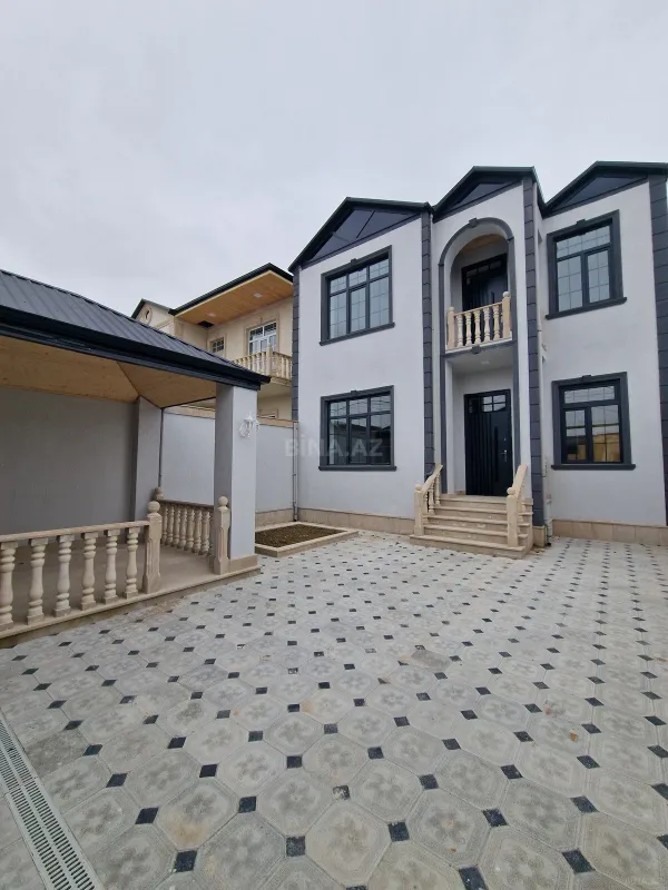 Satılır 5 otaqlı həyət evi 213 m²