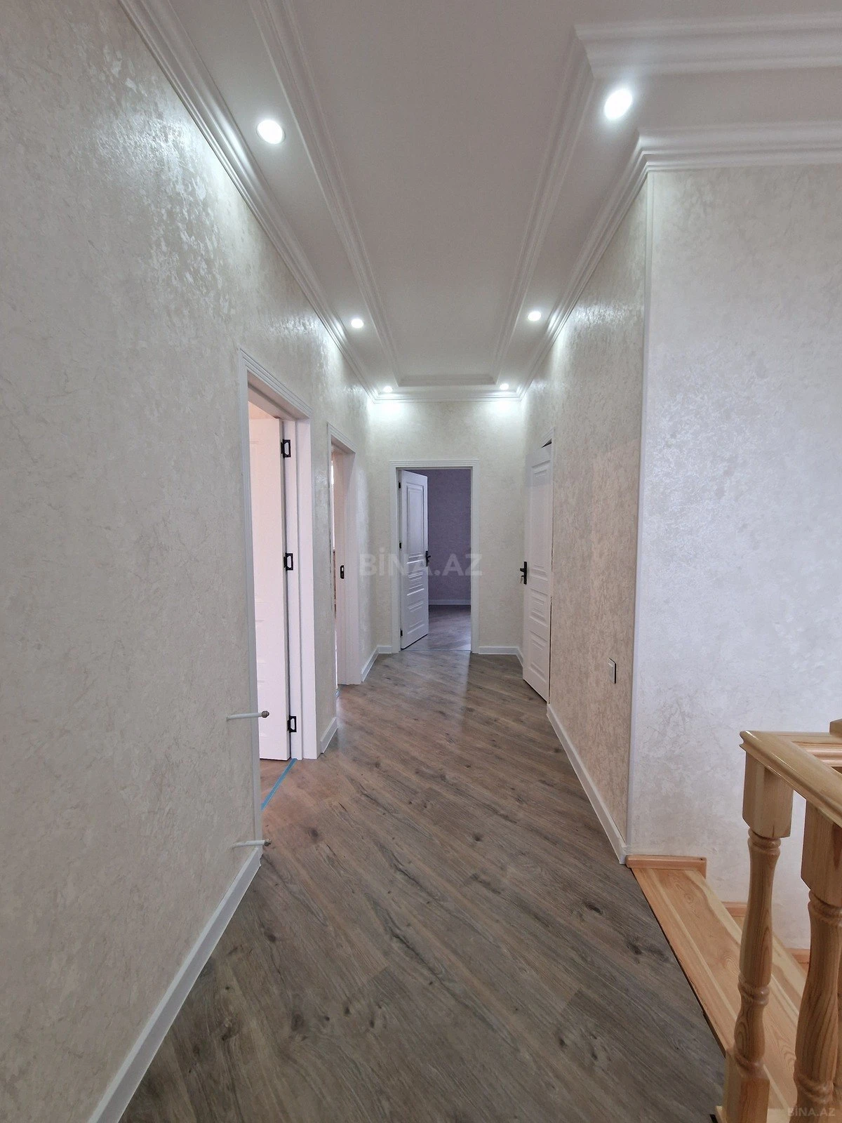 Satılır 5 otaqlı həyət evi 213 m²