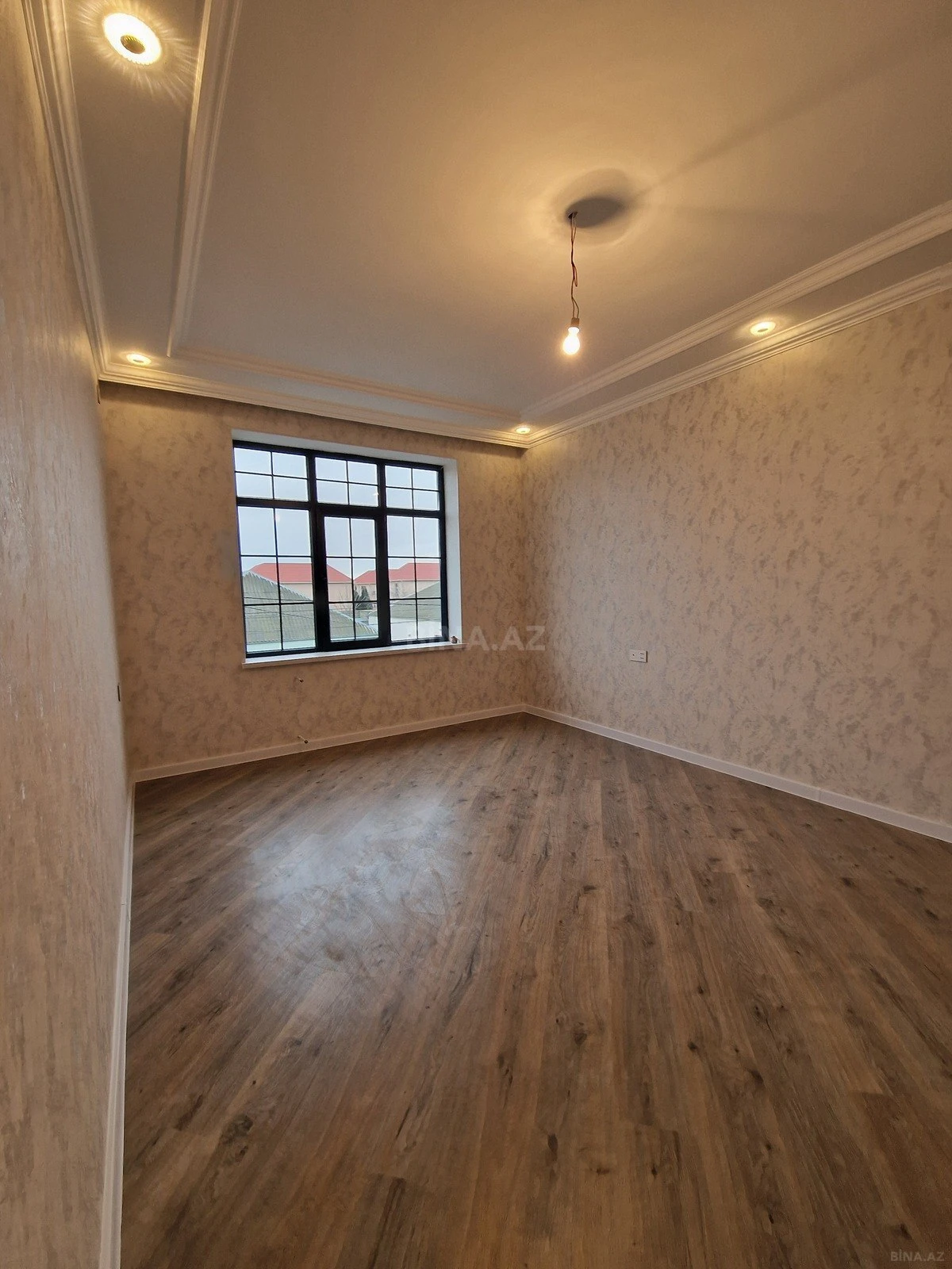 Satılır 5 otaqlı həyət evi 213 m²