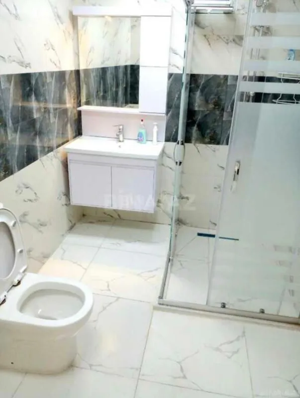 Kirayə verilir 2 otaqlı mənzil 80 m²