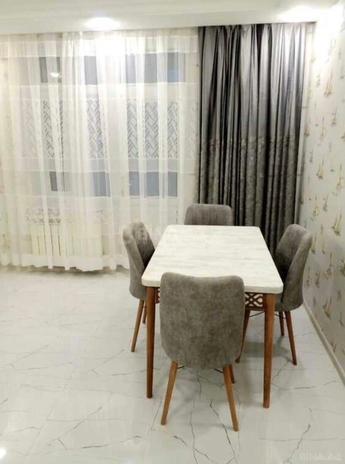 Kirayə verilir 2 otaqlı mənzil 80 m²