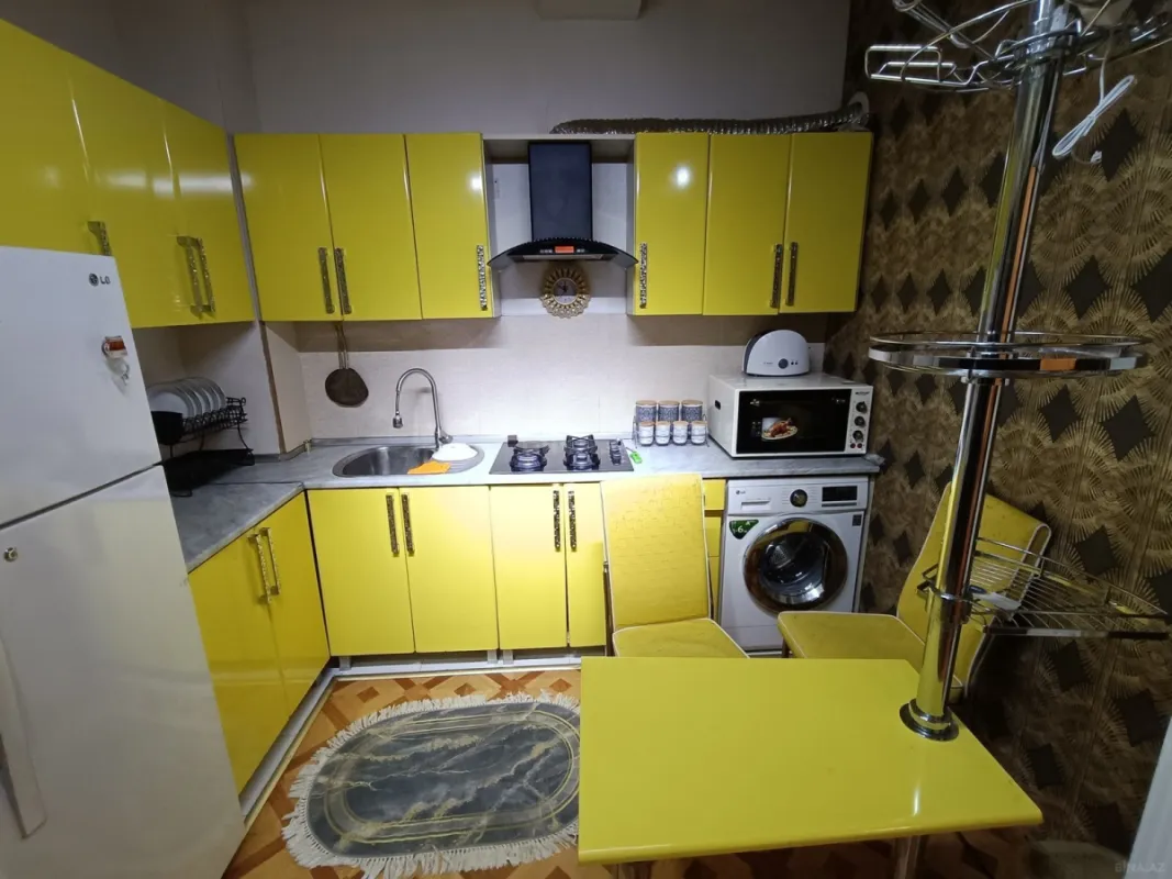 Kirayə verilir 2 otaqlı mənzil 65 m²