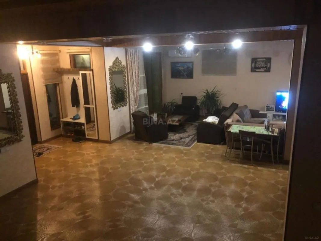 Satılır 6 otaqlı həyət evi 222 m²