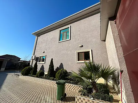 Satılır 6 otaqlı həyət evi 222 m²