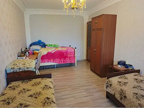 Satılır 4 otaqlı mənzil 100 m²