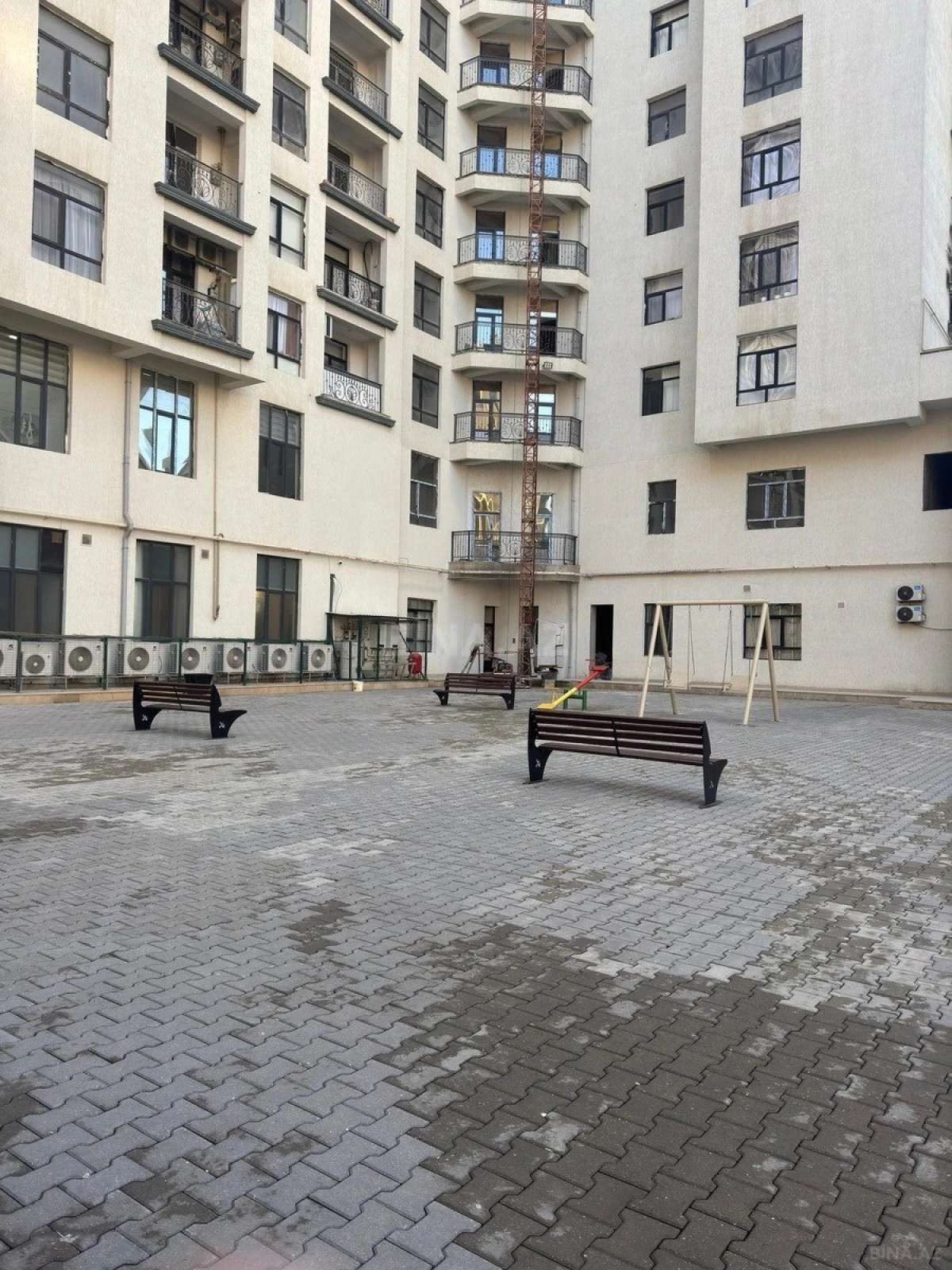 Satılır 3 otaqlı mənzil 155.5 m²