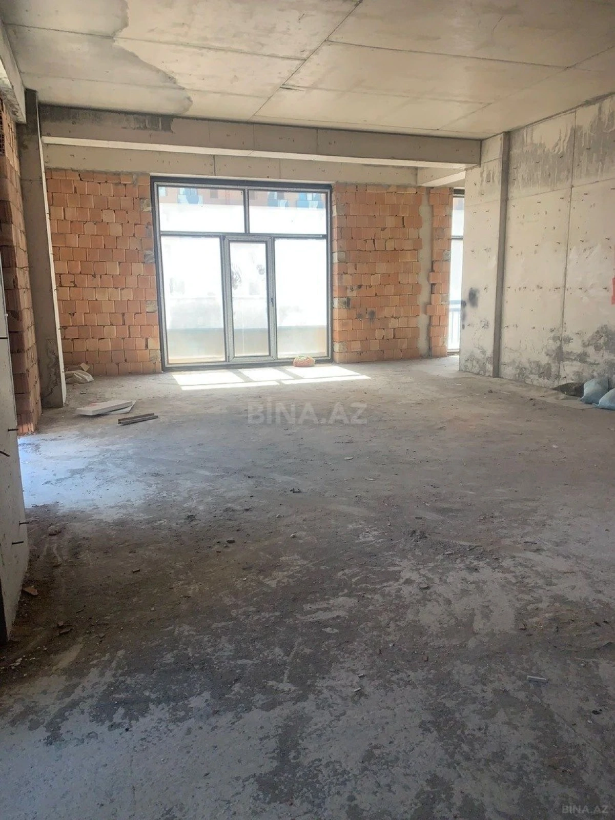 Satılır 3 otaqlı mənzil 155.5 m²