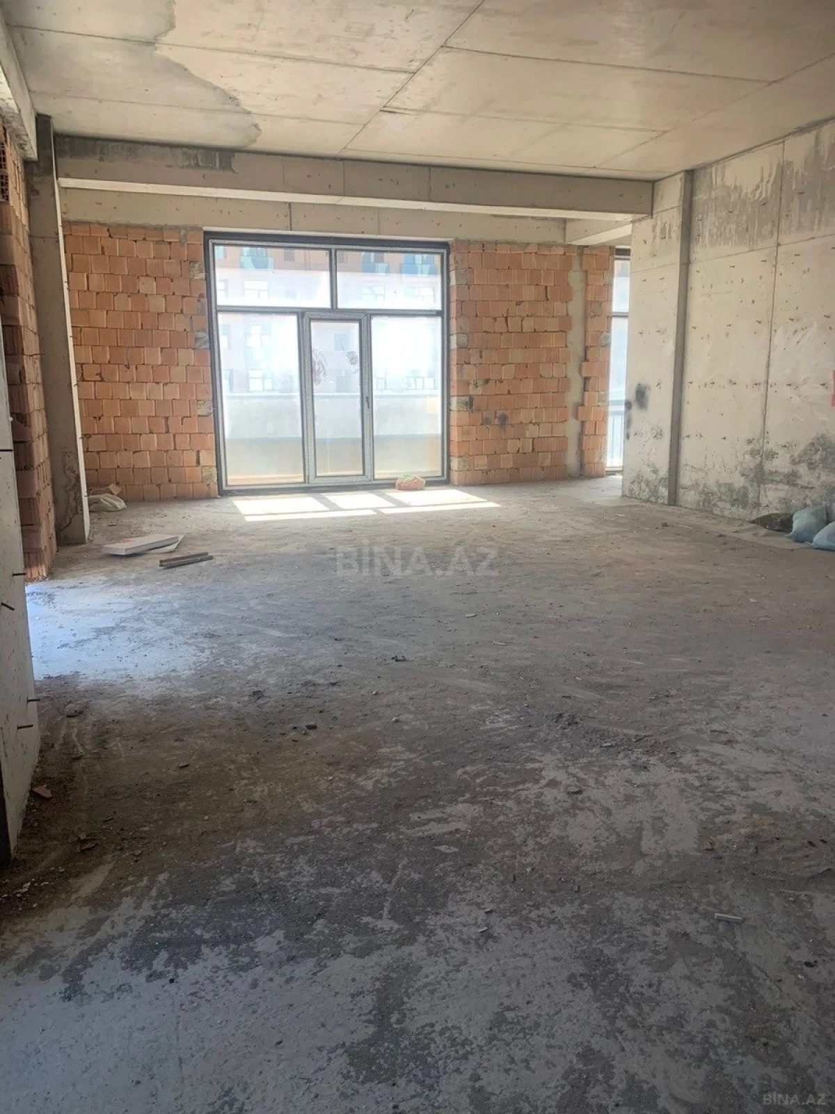 Satılır 3 otaqlı mənzil 155.5 m²