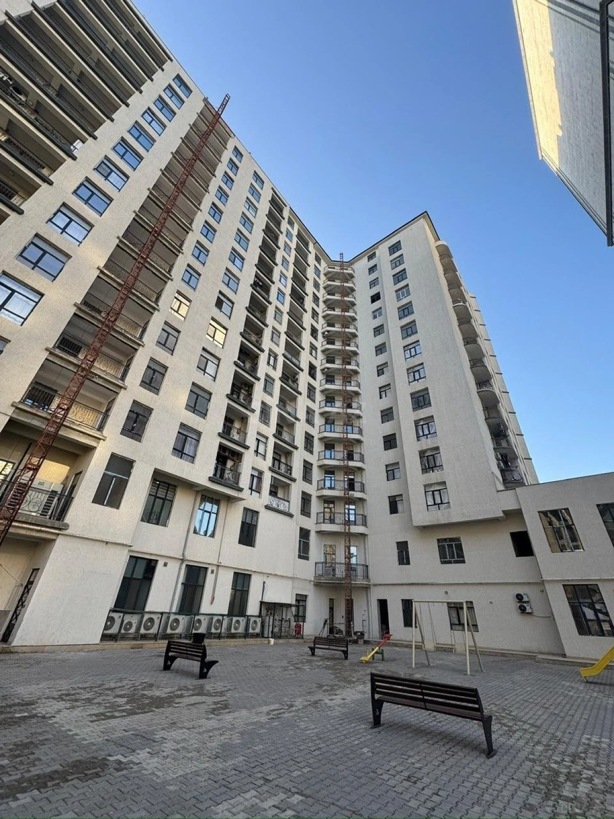 Satılır 3 otaqlı mənzil 155.5 m²