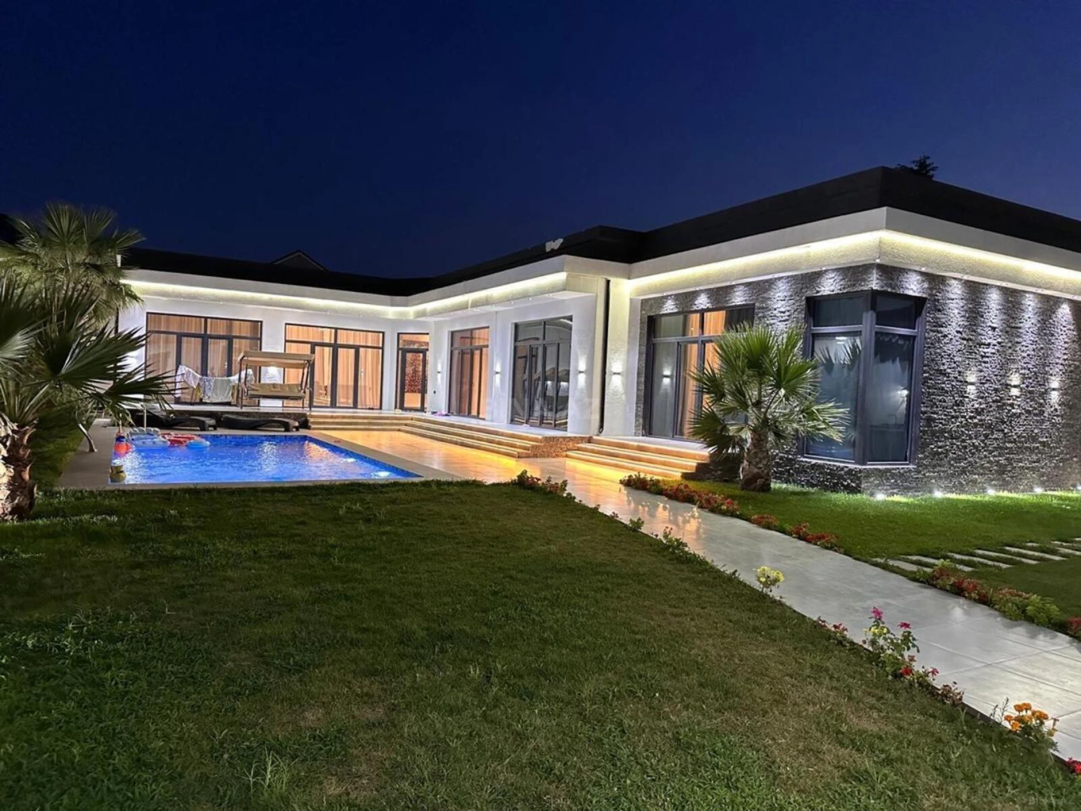 Kirayə verilir 5 otaqlı həyət evi 360 m²