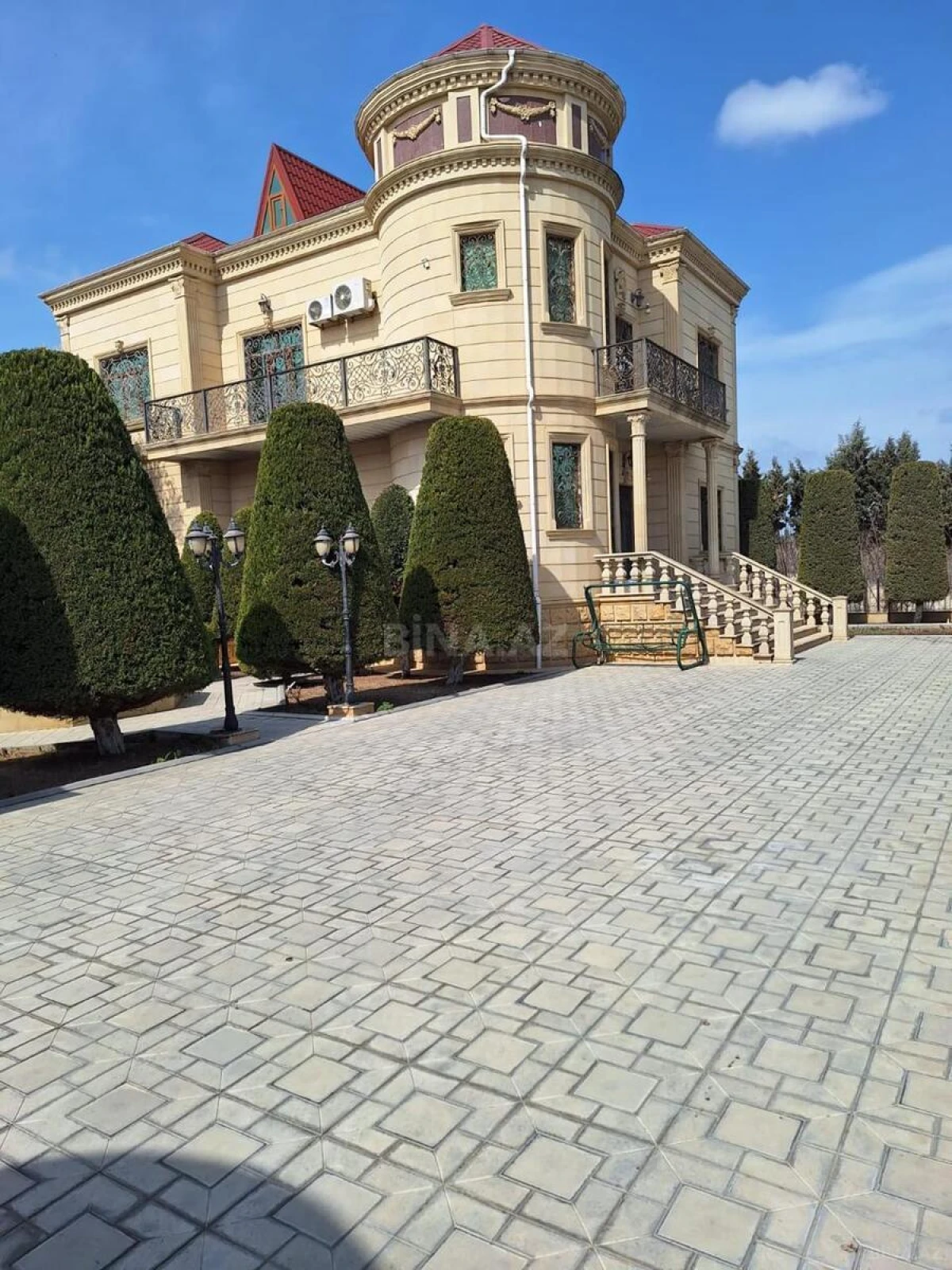 Satılır 6 otaqlı həyət evi 400 m²