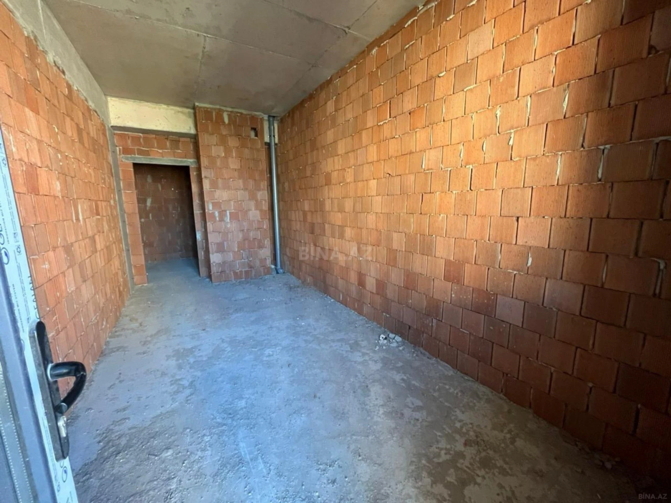 Satılır 3 otaqlı mənzil 111 m²