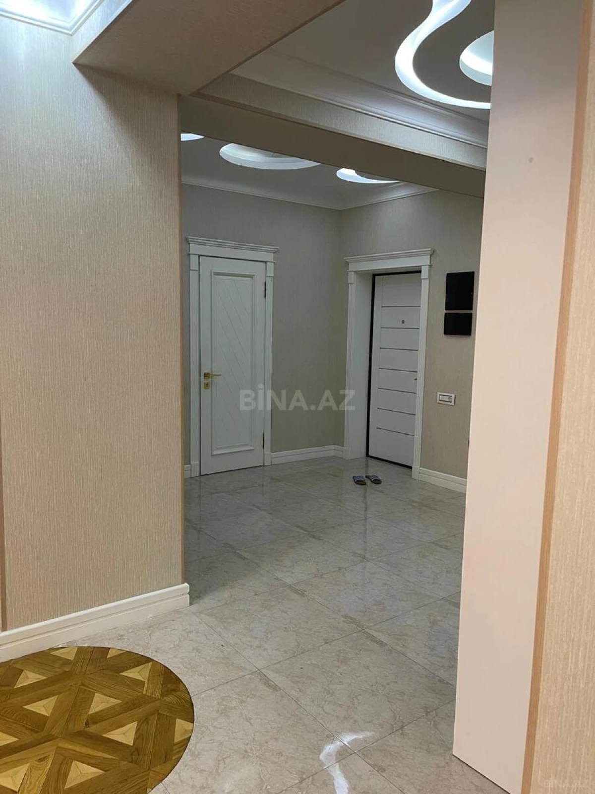 Kirayə verilir 3 otaqlı mənzil 130 m²