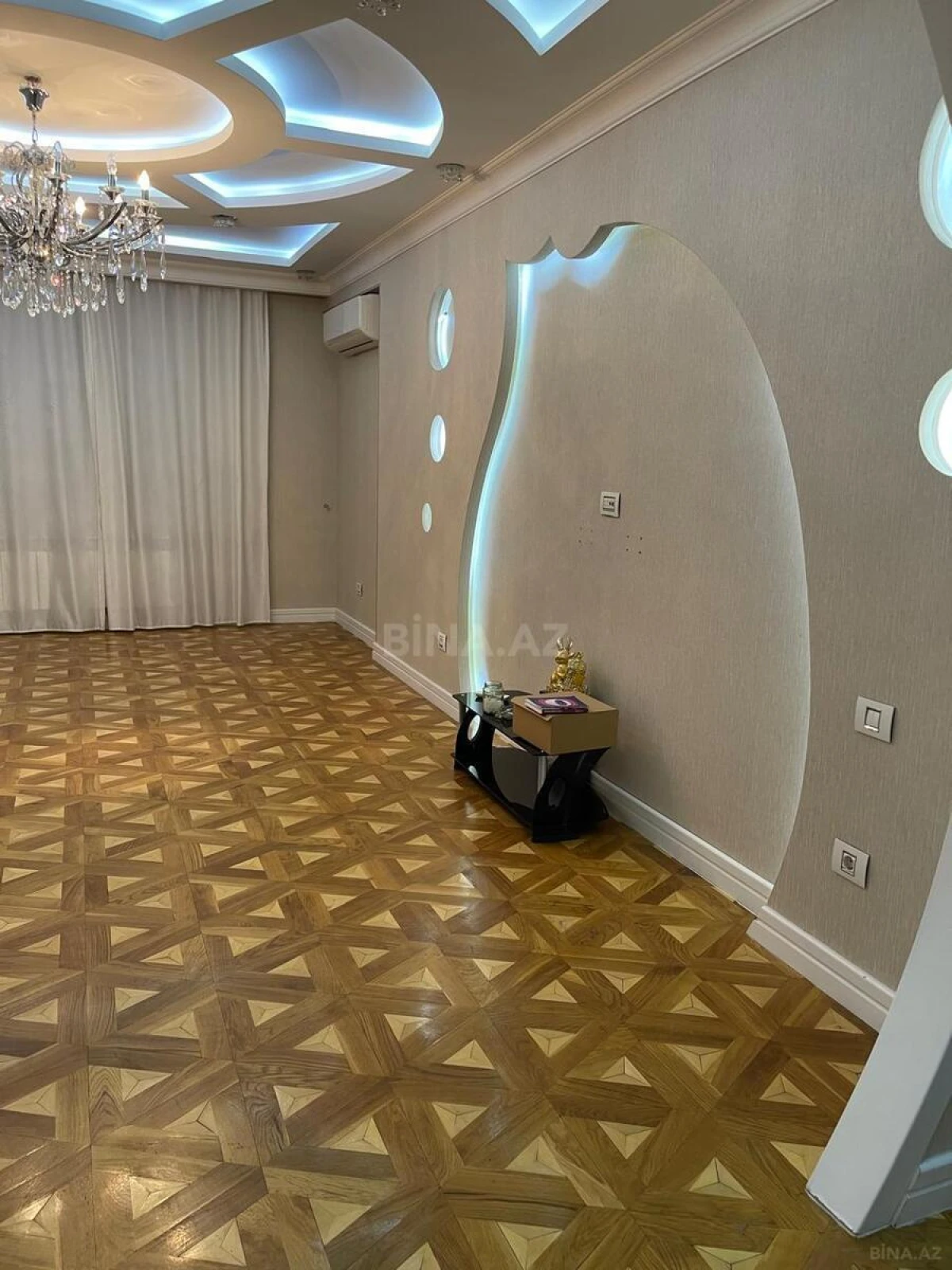 Kirayə verilir 3 otaqlı mənzil 130 m²