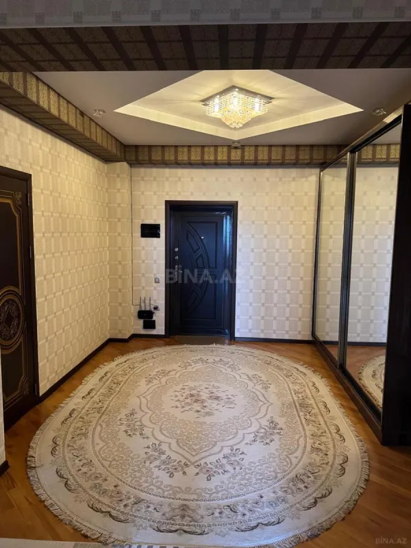 Satılır 3 otaqlı mənzil 118 m²