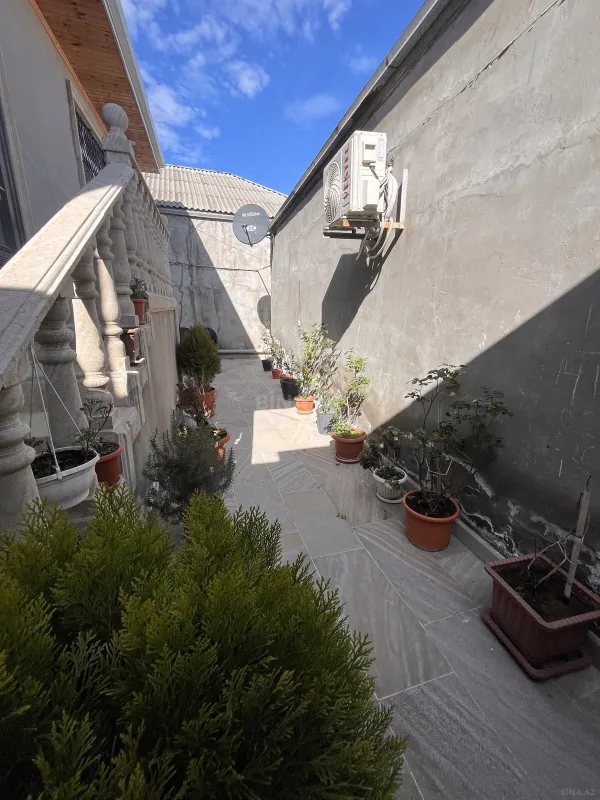 Satılır 4 otaqlı həyət evi 300 m²